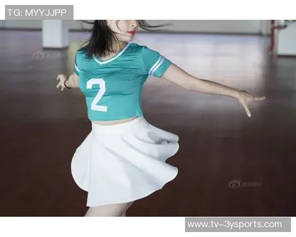 段雨晴在足球场上的精彩表现与成长历程揭秘